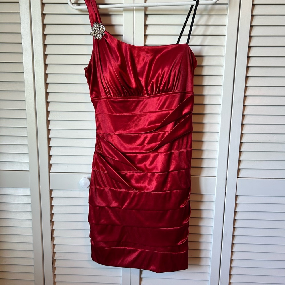 City Triangles One Shoulder Red Dress